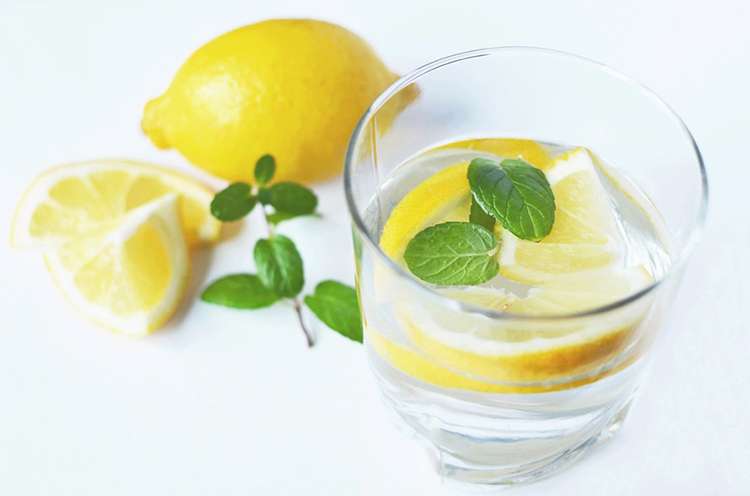   Health Benefits of Drinking Lemon Water